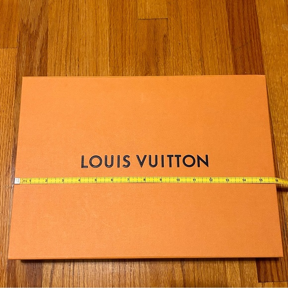 Louis Vuitton Gift Box Magnetic Closure - Picture 7 of 8